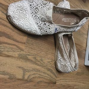 Toms ivory crochet shoes